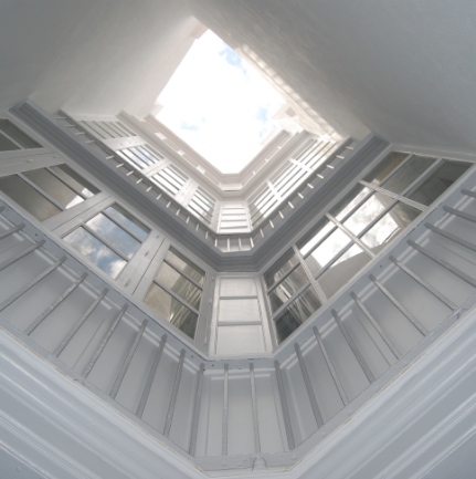 Foto Interior Patio hacia arriba Estudio de Arquitectura y Urbanismo D Proyectos